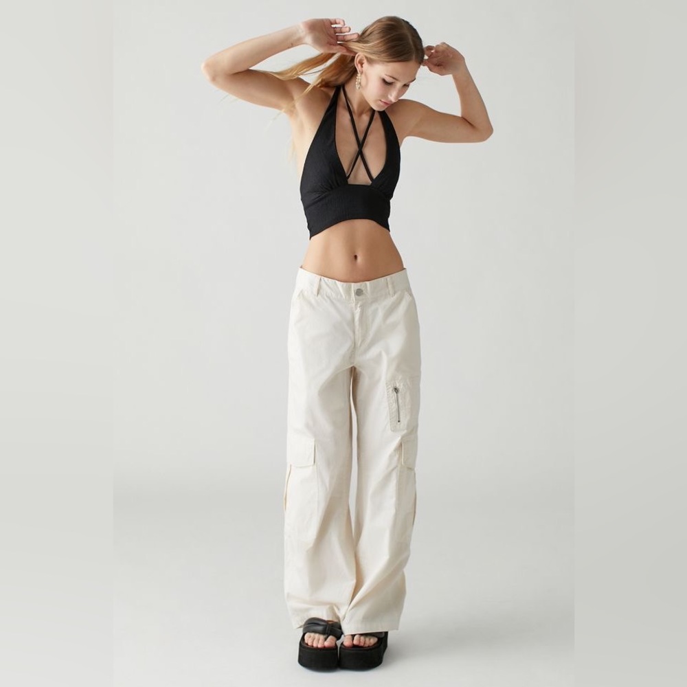 NWT Urban Outfitters Valeria Halter Top - Picture 4 of 4